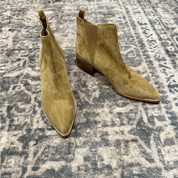 Marc Fisher Tan Suede Ankle Booties Chelsea Style size 7 - Picture 2 of 9